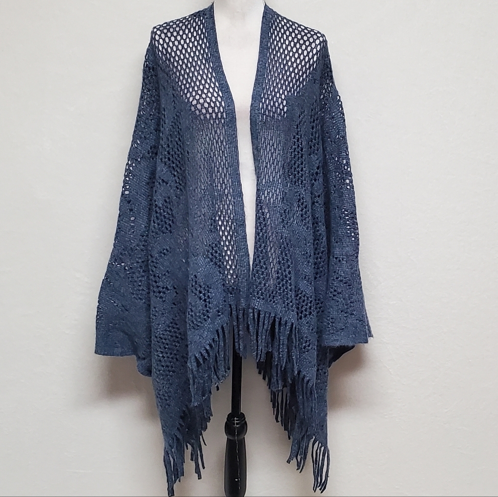90s Vintage Dusty Blue Lightweight Soft Open Weave Curlicue Fringe Poncho OSFA - Picture 5 of 14